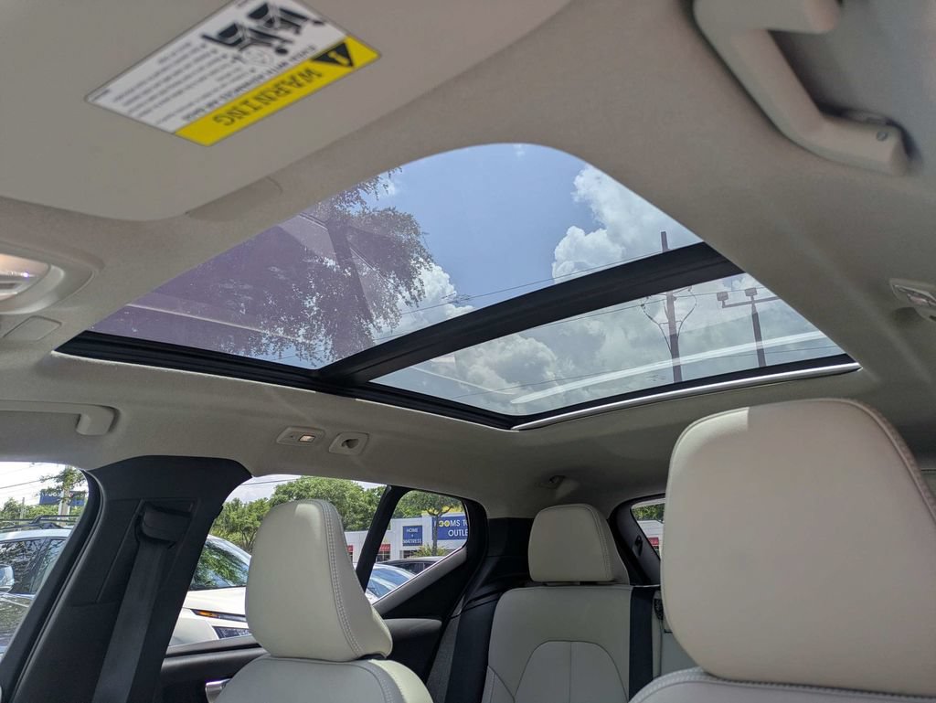 Certified 2023 Volvo XC40 B5 Plus w/ Protection Package Premier AWD/4WD image 24