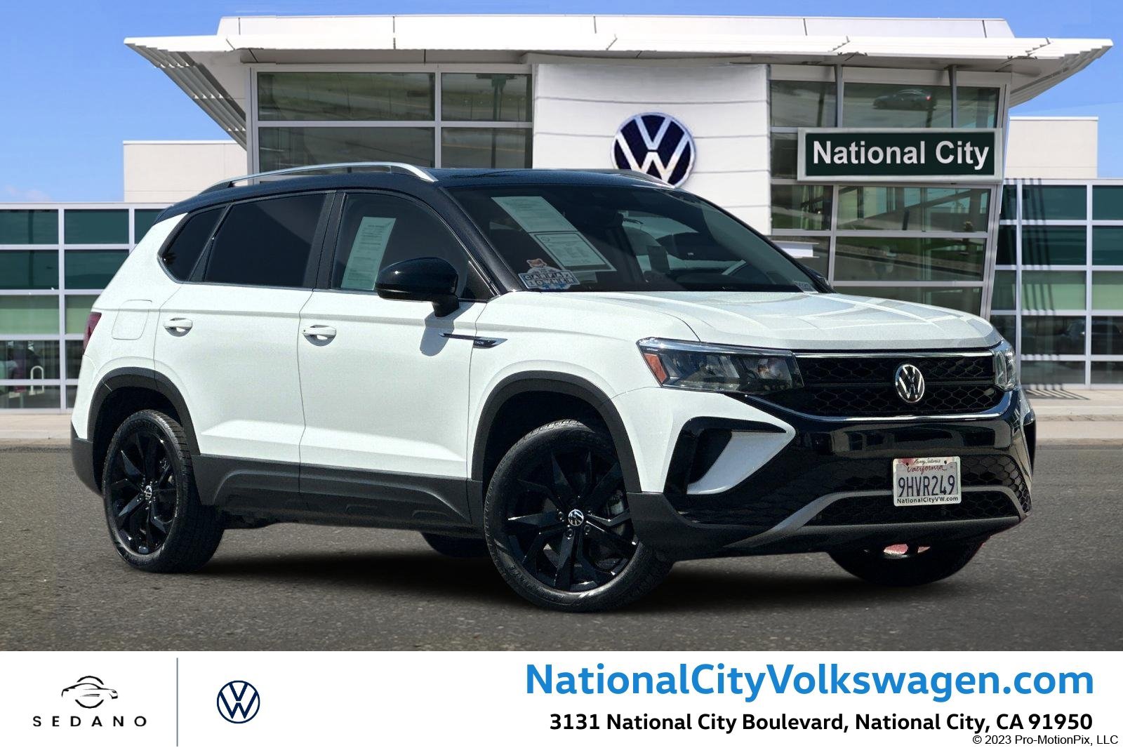 Used 2023 Volkswagen Taos SE w/ Panoramic Sunroof Package FWD image 1