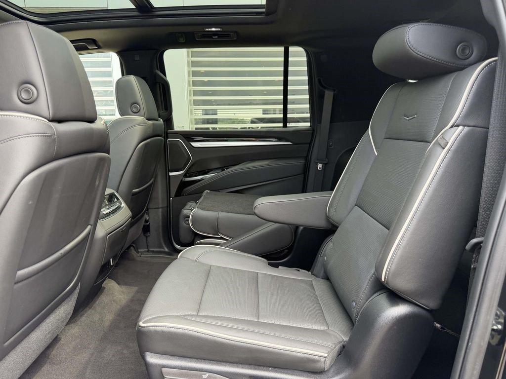 Certified 2025 Cadillac Escalade ESV Premium Luxury AWD/4WD image 16