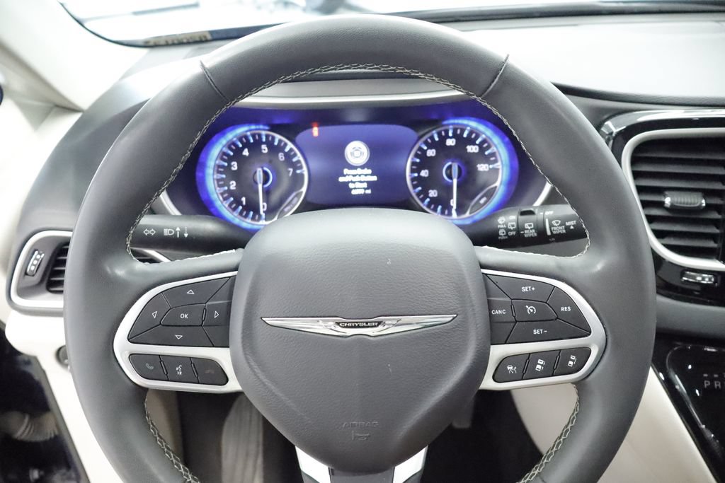 Certified 2023 Chrysler Pacifica Touring-L FWD image 26