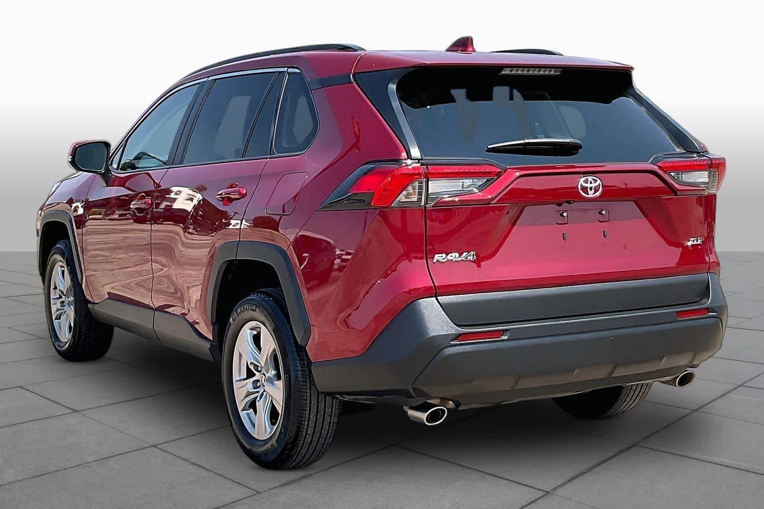 Used 2025 Toyota RAV4 XLE FWD image 11