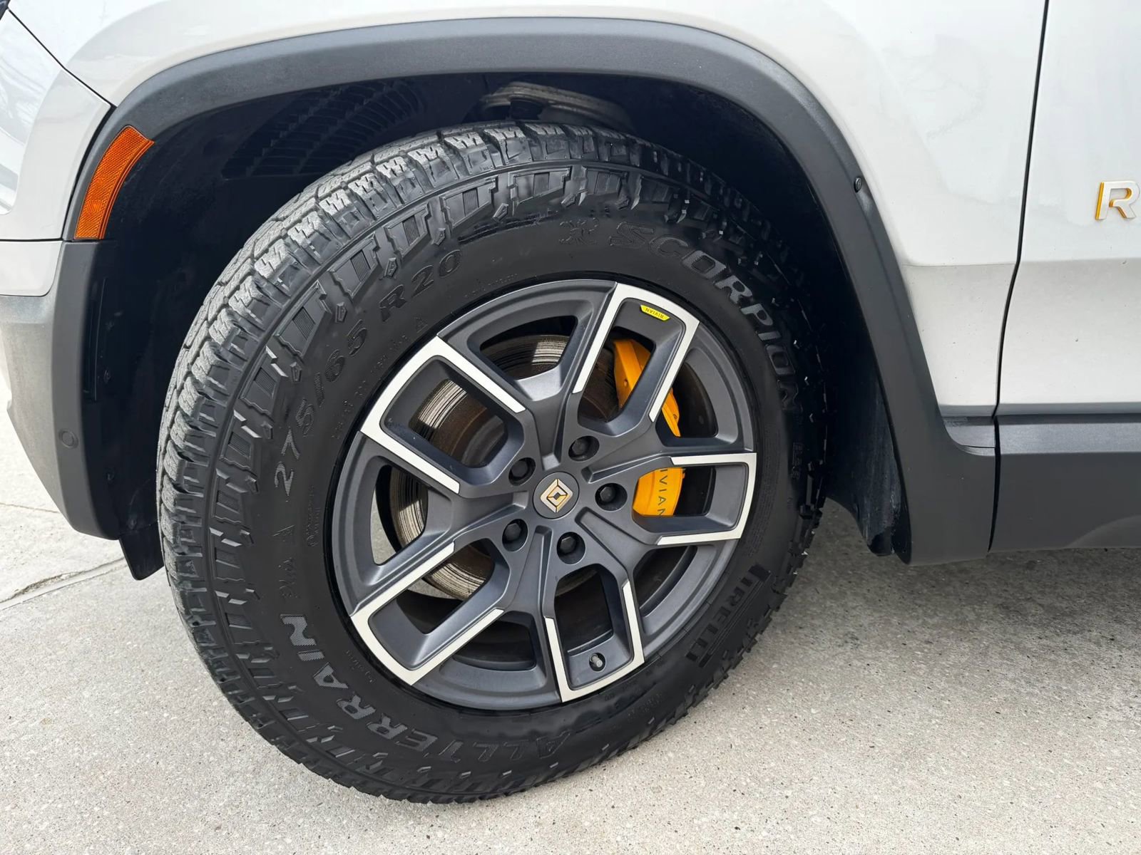 Used 2023 Rivian R1T Adventure image 29