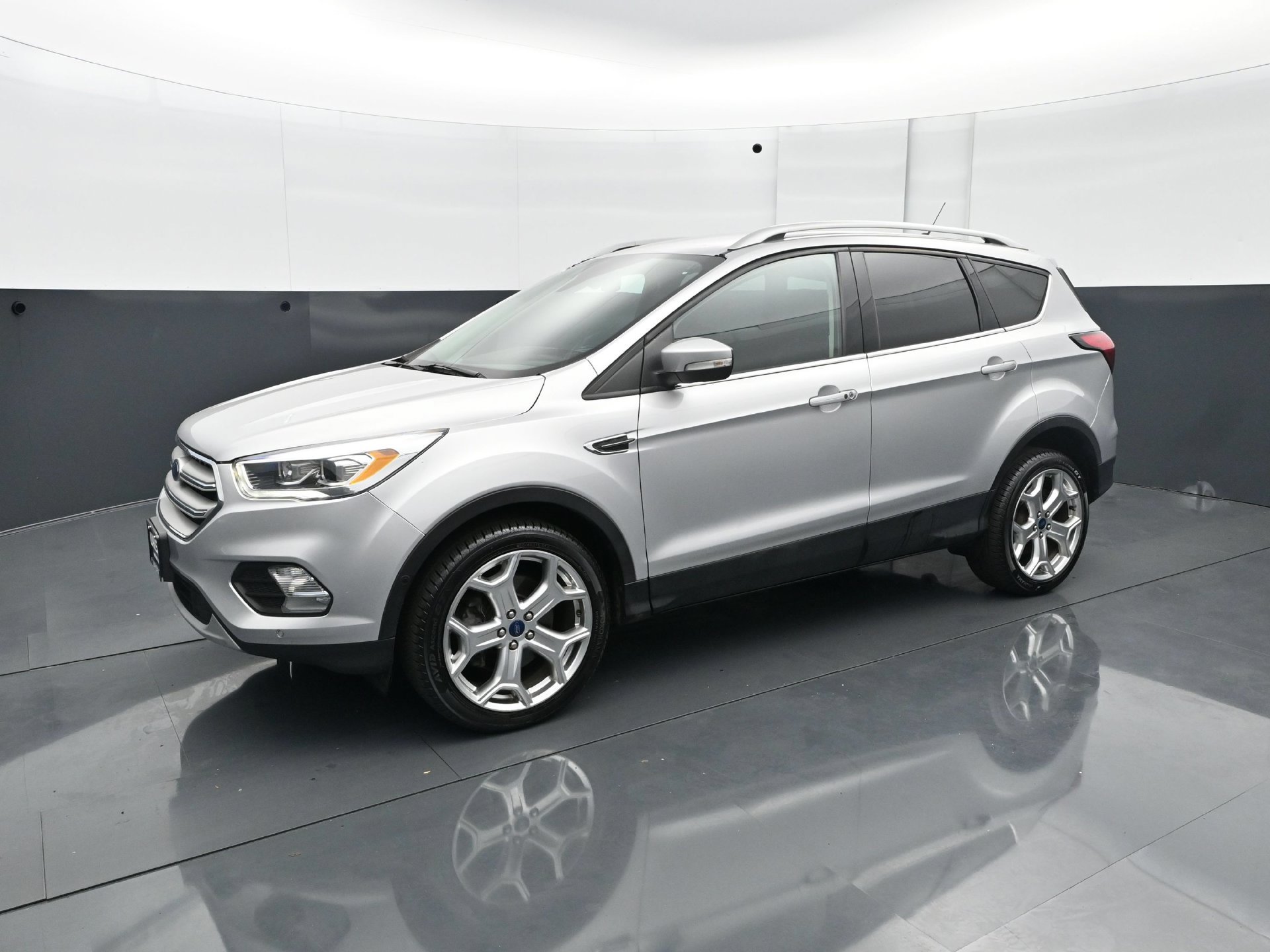 Used 2019 Ford Escape Titanium w/ U9j03 - Titanium Tow Package AWD/4WD image 2