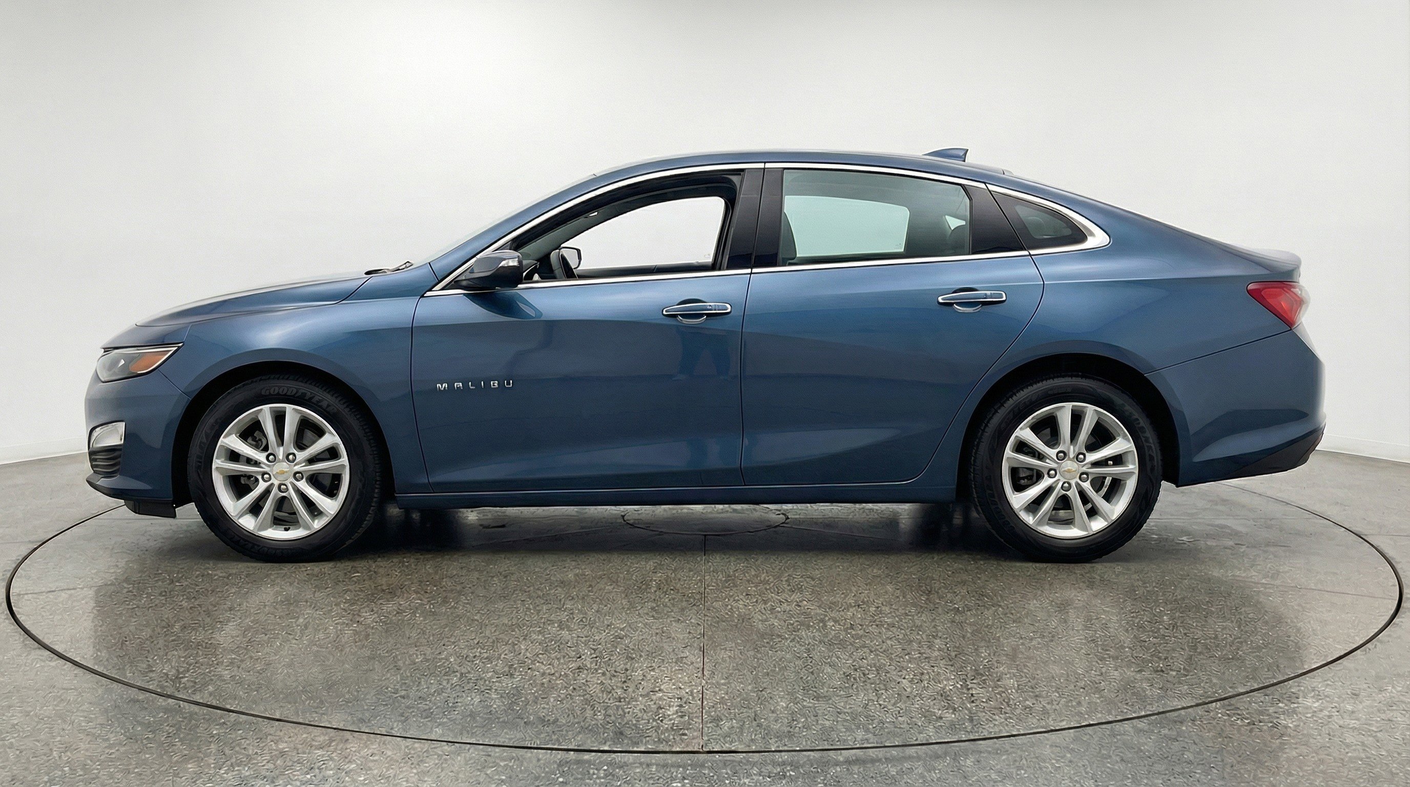 Used 2024 Chevrolet Malibu LT image 5