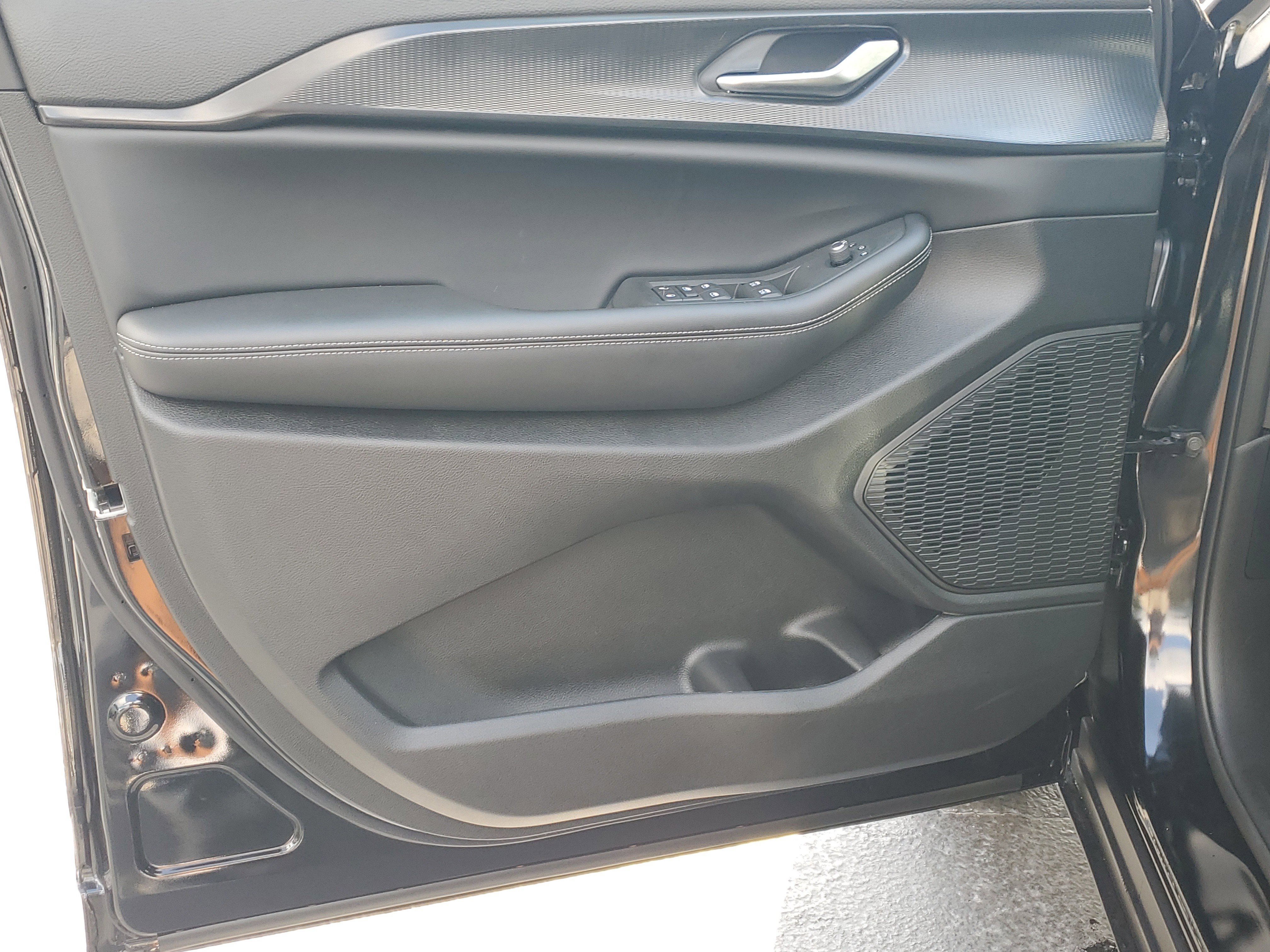 Used 2025 Jeep Grand Cherokee Laredo image 18