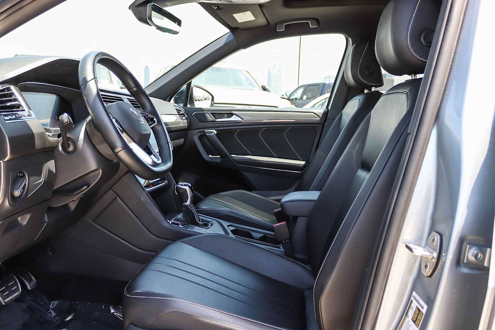 Certified 2023 Volkswagen Tiguan SE R-Line FWD image 17