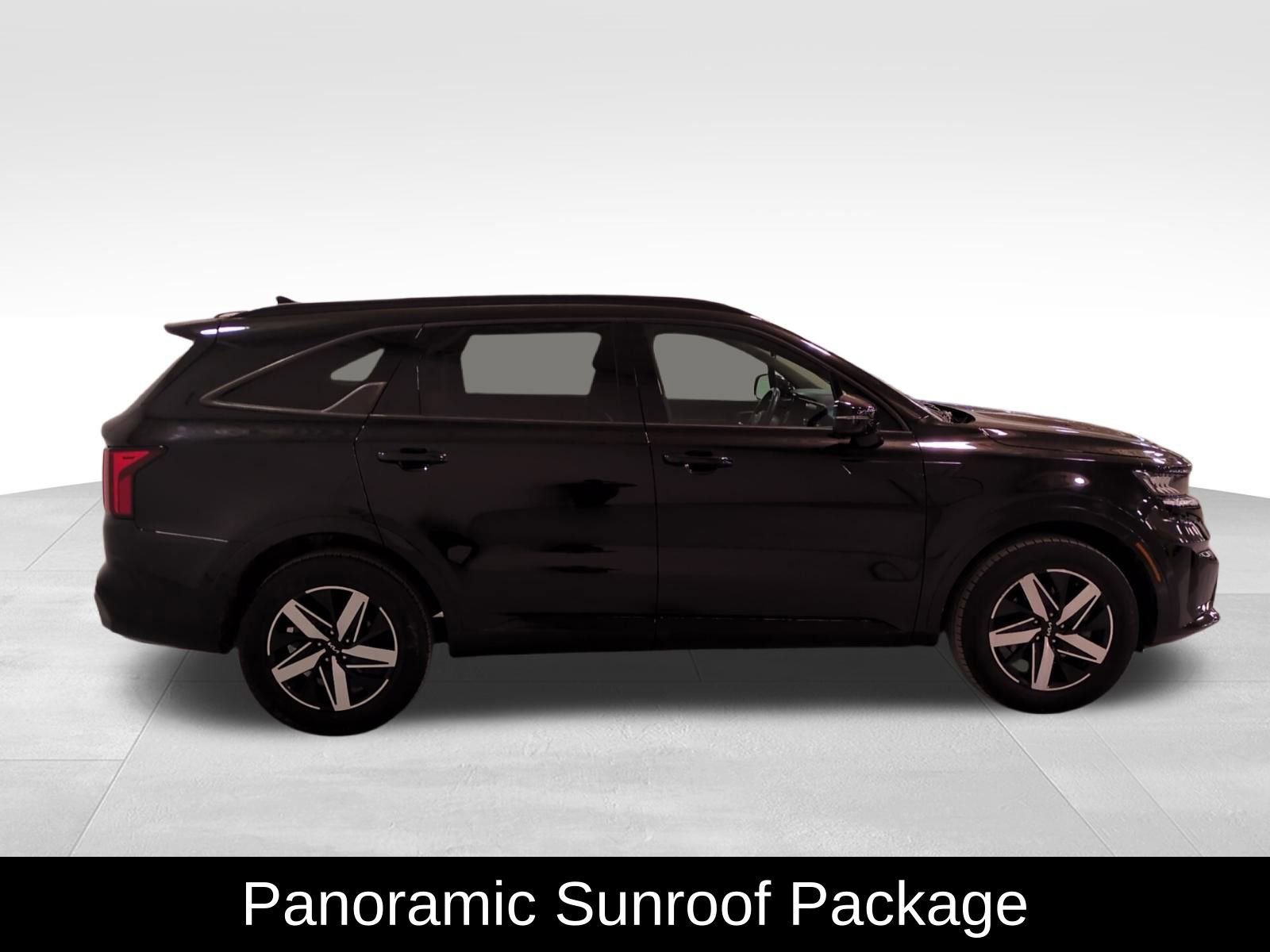 Used 2022 Kia Sorento S w/ Panoramic Sunroof Package image 3
