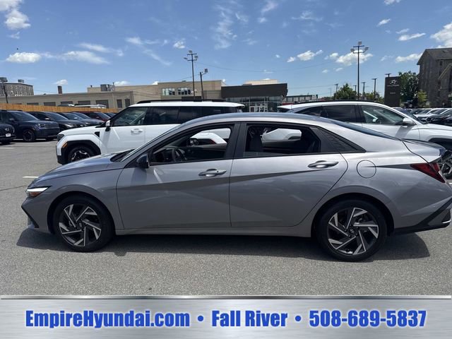 Certified 2025 Hyundai Elantra Sport w/ Cargo Package FWD image 8