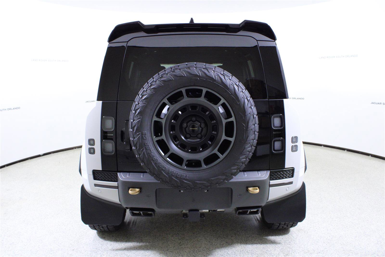 Used 2026 Land Rover Defender 110 OCTA AWD/4WD image 6