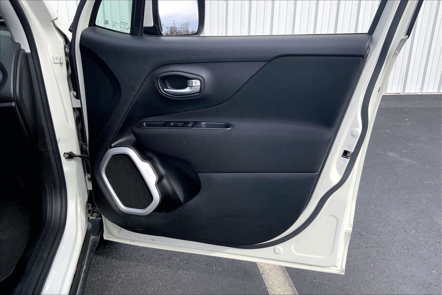 Used 2020 Jeep Renegade Latitude image 22