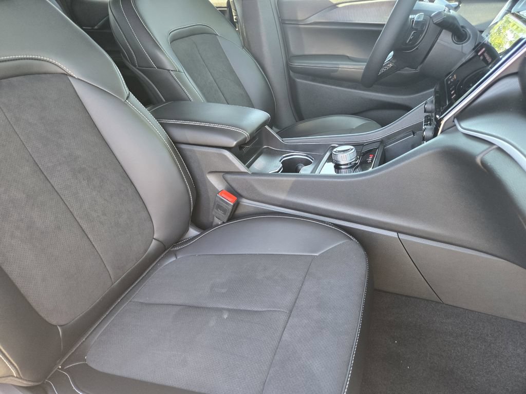 New 2025 Jeep Grand Cherokee L Laredo AWD/4WD image 9