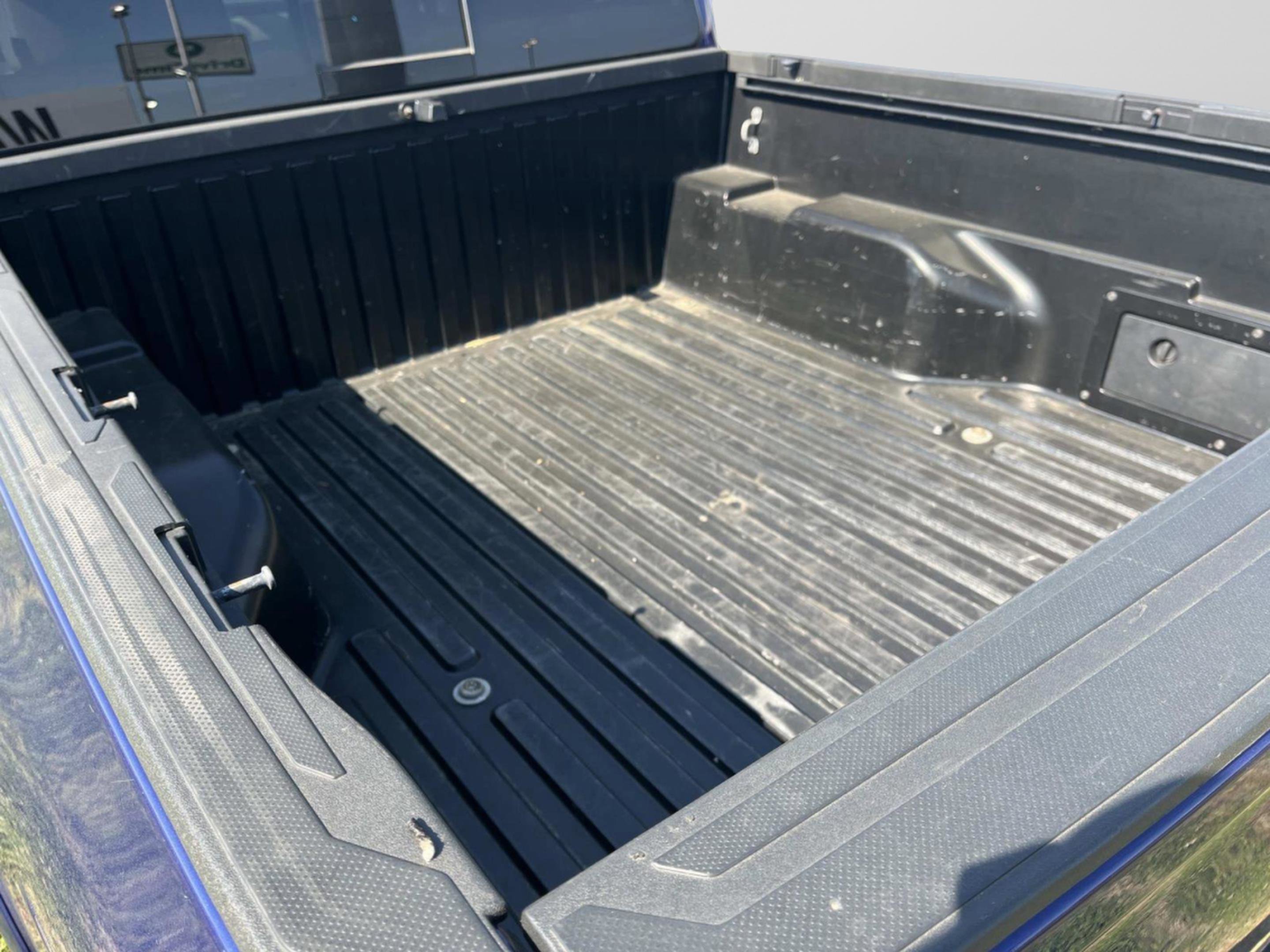 Used 2022 Toyota Tacoma SR5 AWD/4WD image 9