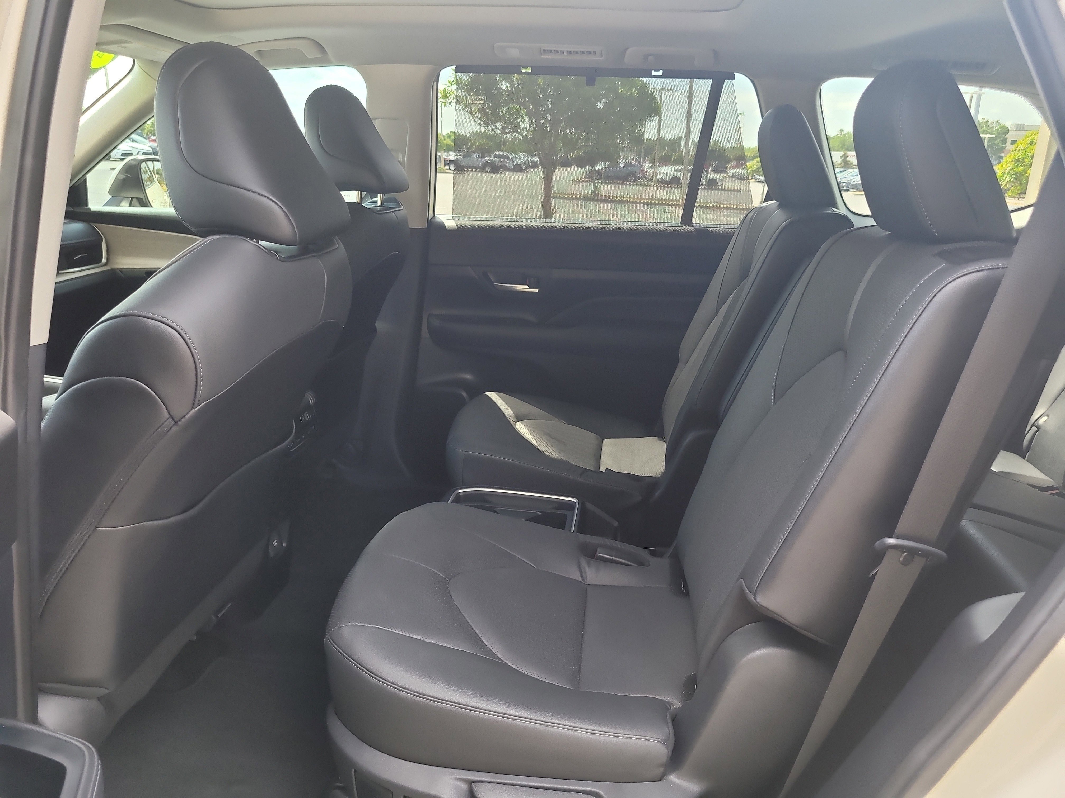 Certified 2024 Toyota Grand Highlander AWD image 15
