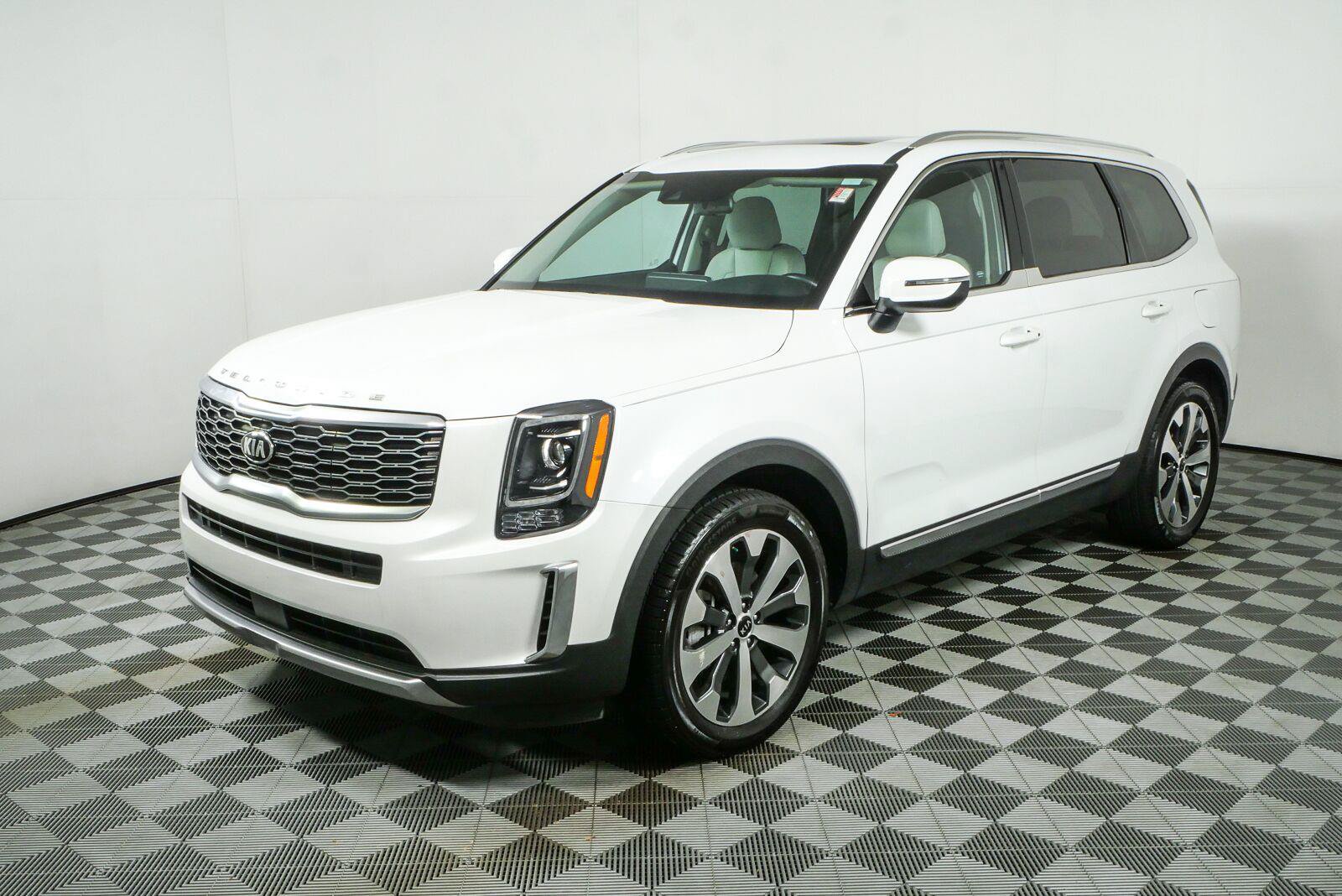 Used 2020 Kia Telluride EX w/ EX Premium Package FWD image 27