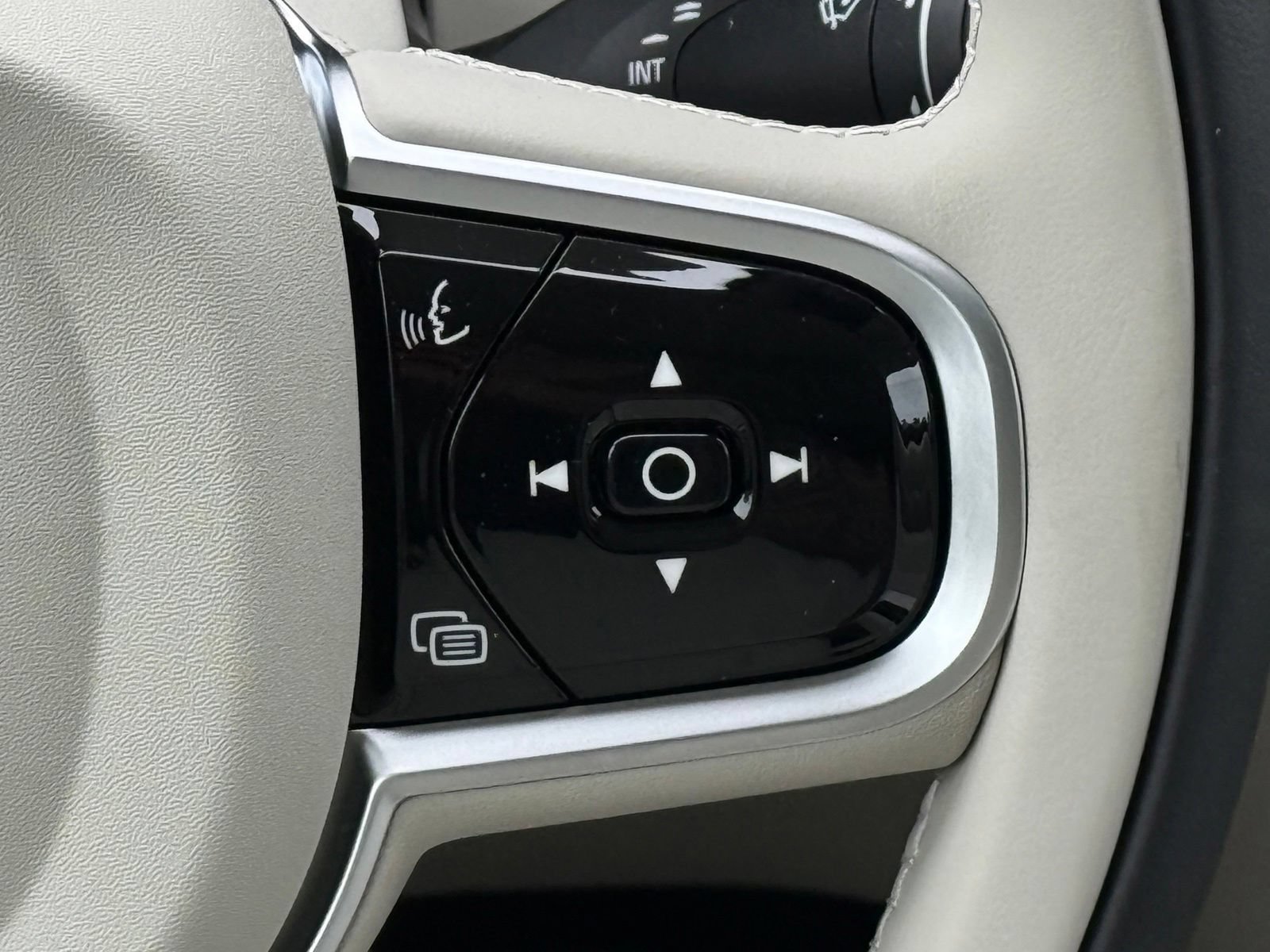 New 2026 Volvo XC60 T8 Ultra w/ Protection Package Premier AWD/4WD image 35