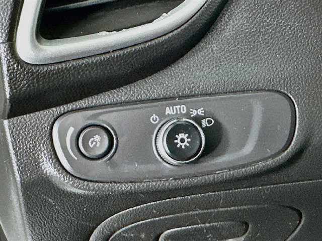 Used 2018 Chevrolet Trax LS FWD image 19