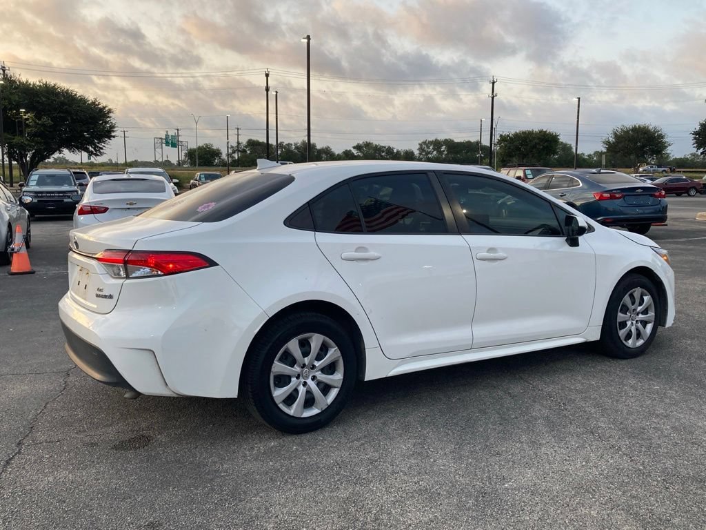 Used 2023 Toyota Corolla LE FWD image 4