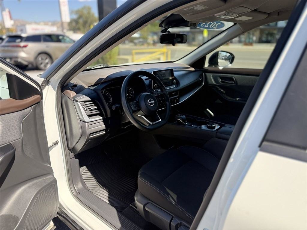 Used 2023 Nissan Rogue S AWD/4WD image 16