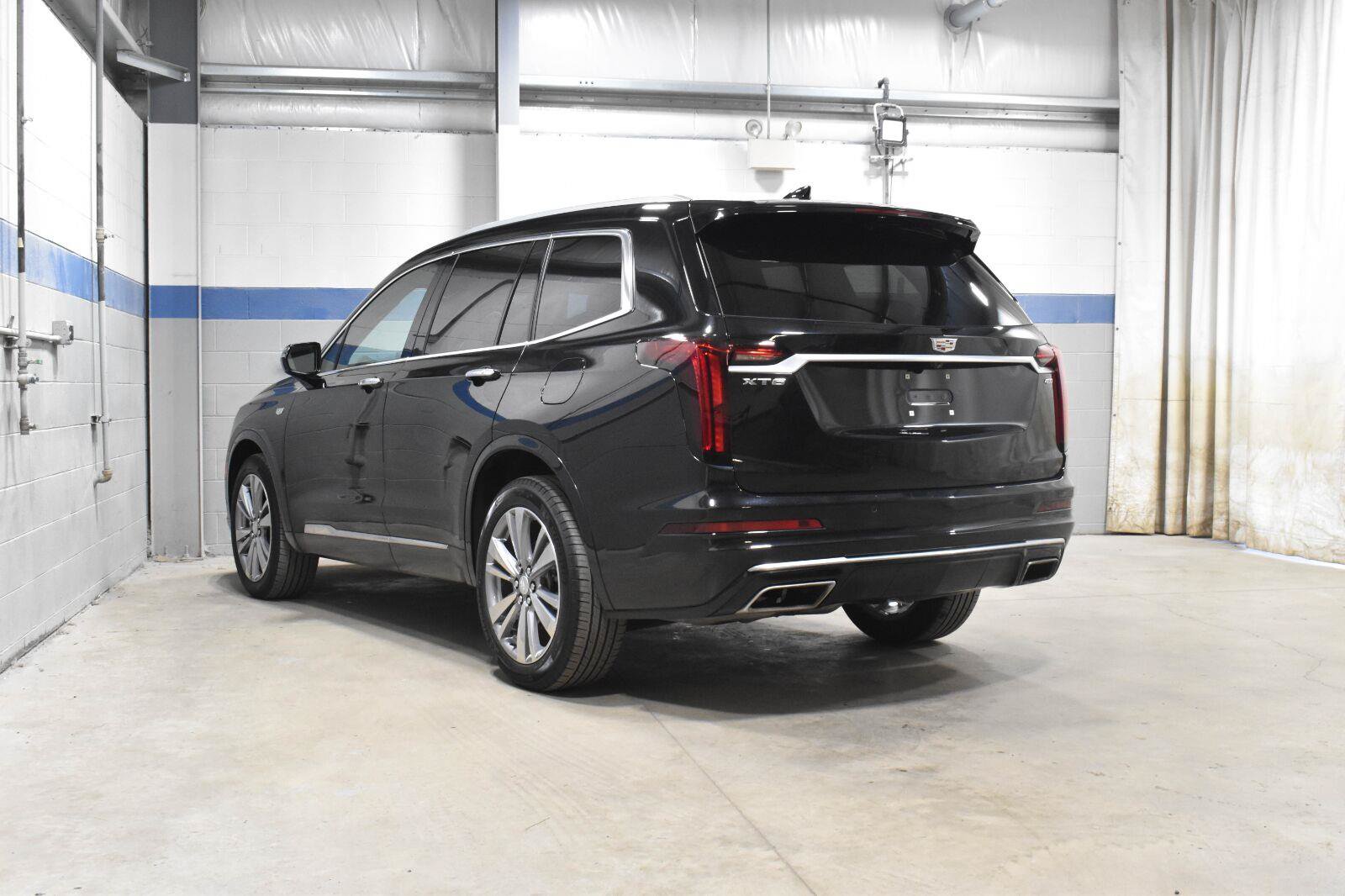 Used 2024 Cadillac XT6 Premium Luxury w/ LPO, Floor Liner Package FWD image 22