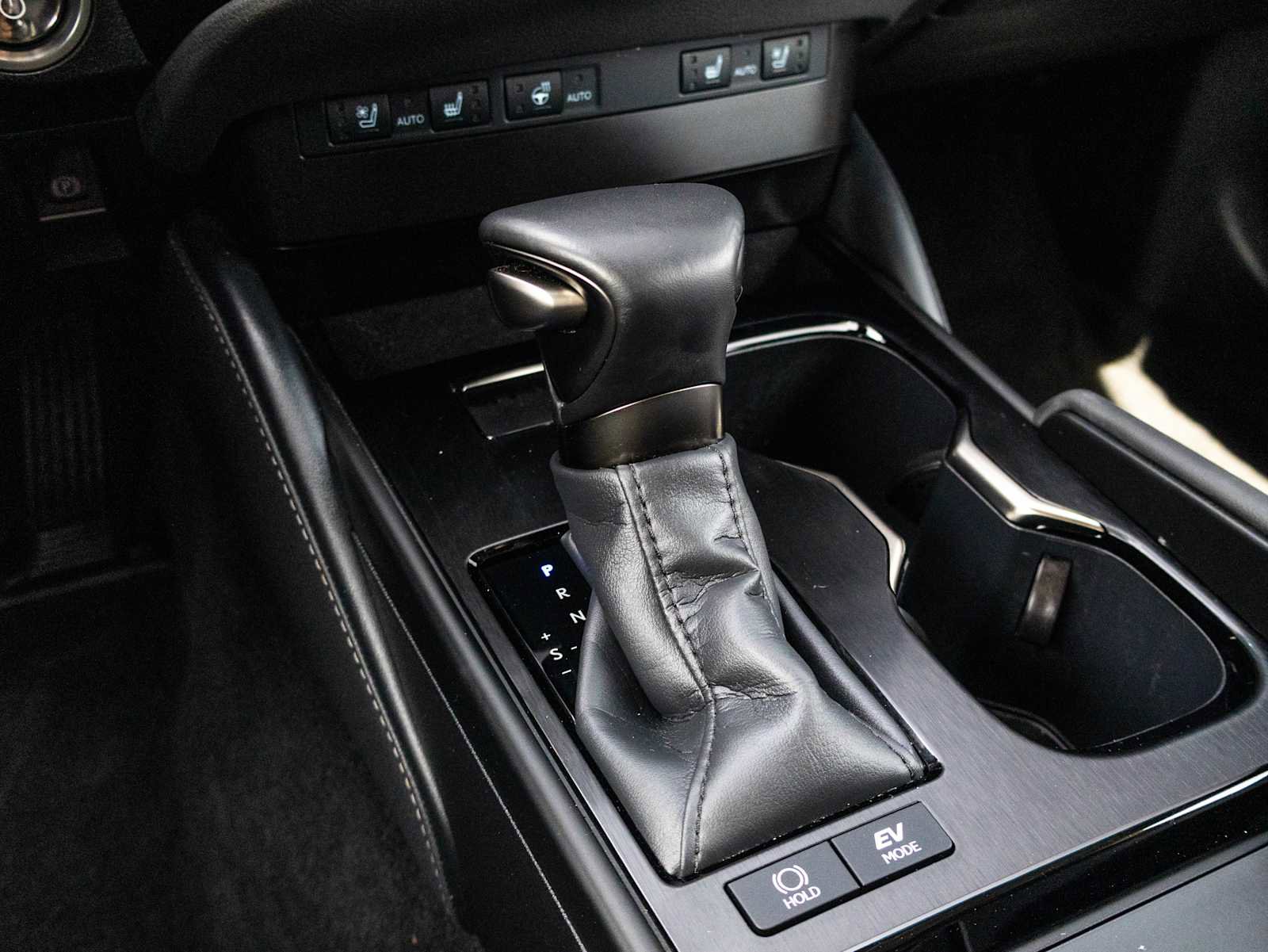 Used 2025 Lexus ES 300h w/ Premium Package image 26