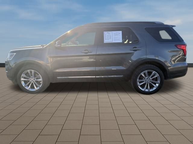 Used 2018 Ford Explorer XLT w/ Equipment Group 202A image 3