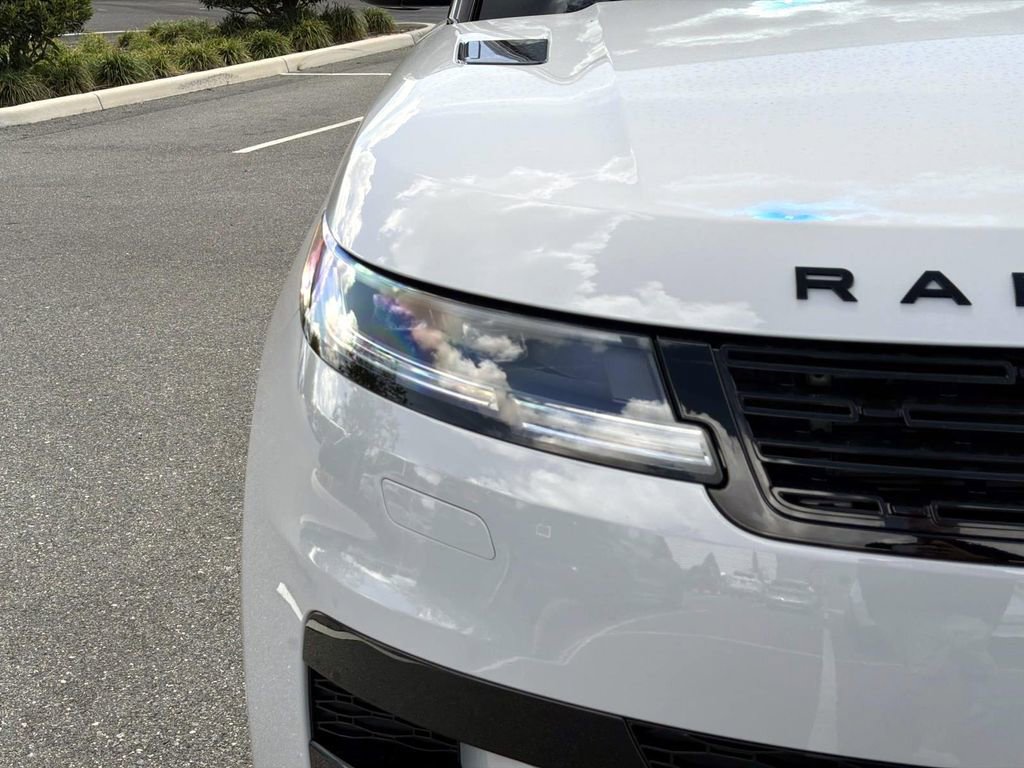 New 2026 Land Rover Range Rover Sport Dynamic SE image 9