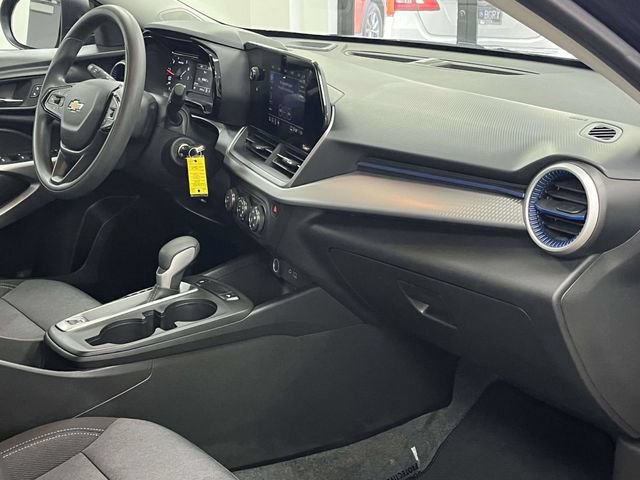 Used 2025 Chevrolet Trax LS FWD image 27