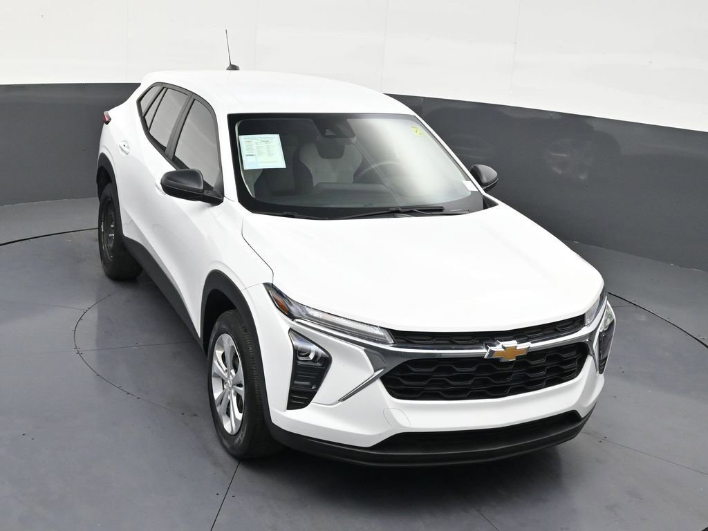 Used 2025 Chevrolet Trax LS FWD image 18