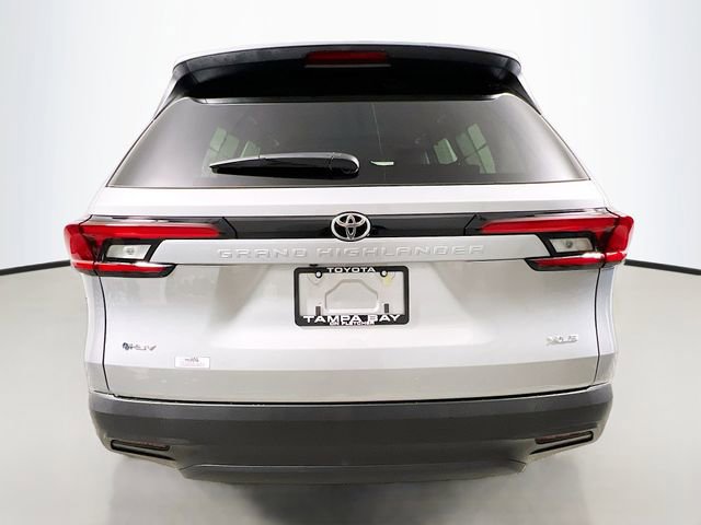New 2026 Toyota Grand Highlander XLE FWD image 4