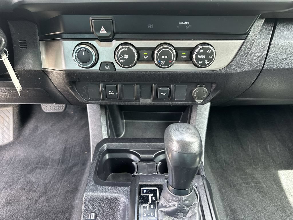 Used 2021 Toyota Tacoma SR AWD/4WD image 34