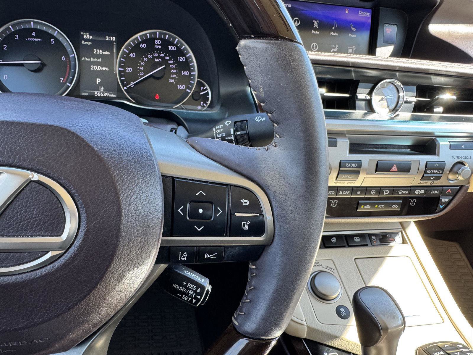 Used 2018 Lexus ES 350 w/ Luxury Package w/Wood Trim image 12