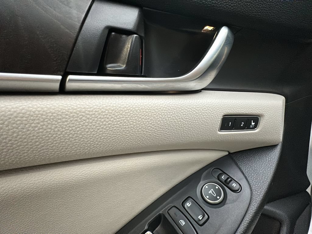 Certified 2018 Honda Accord Touring image 16