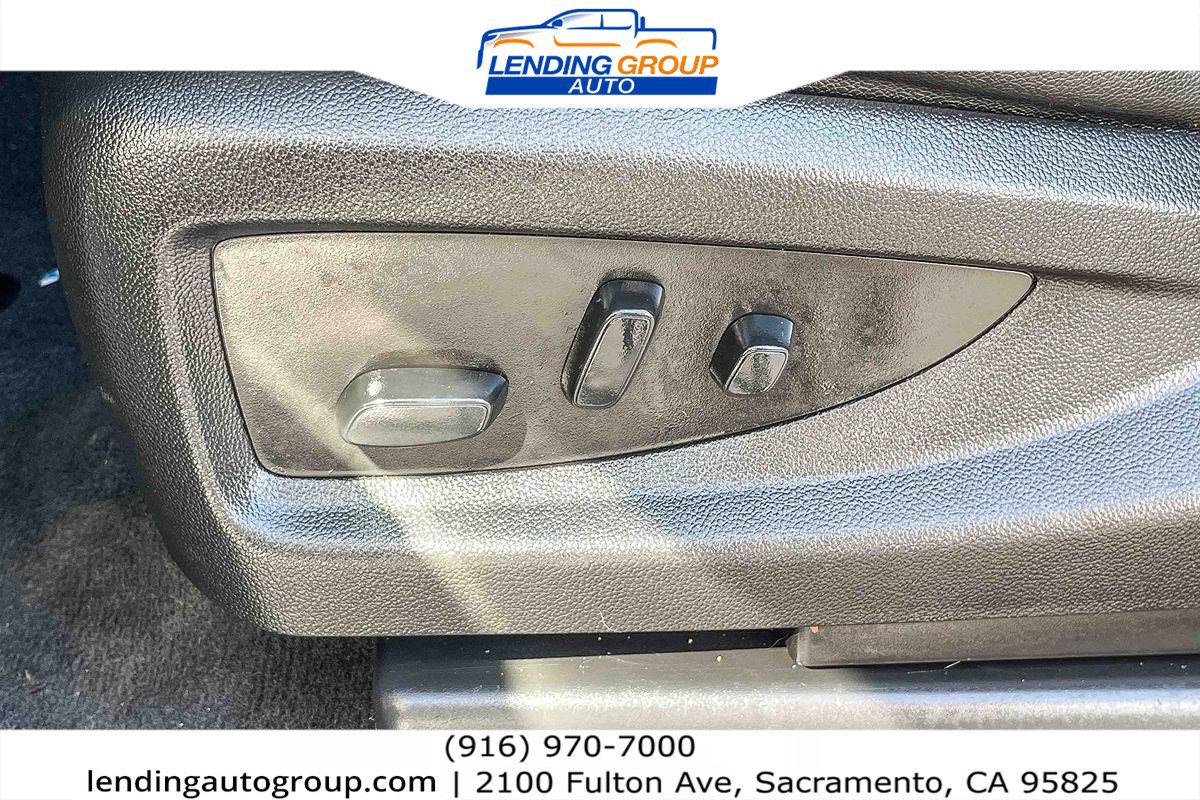 Used 2020 Chevrolet Suburban LT w/ Luxury Package image 21