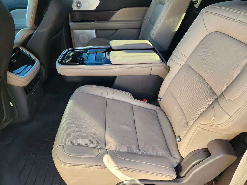 Used 2024 Lincoln Navigator L Reserve image 14