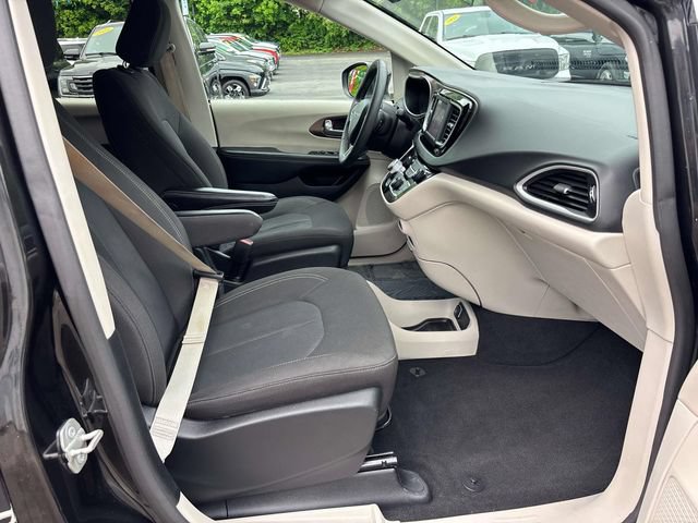 Used 2023 Chrysler Voyager LX FWD image 23