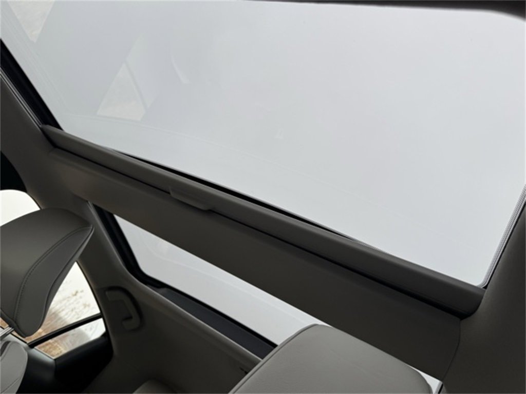 Certified 2024 Toyota Prius XLE image 6