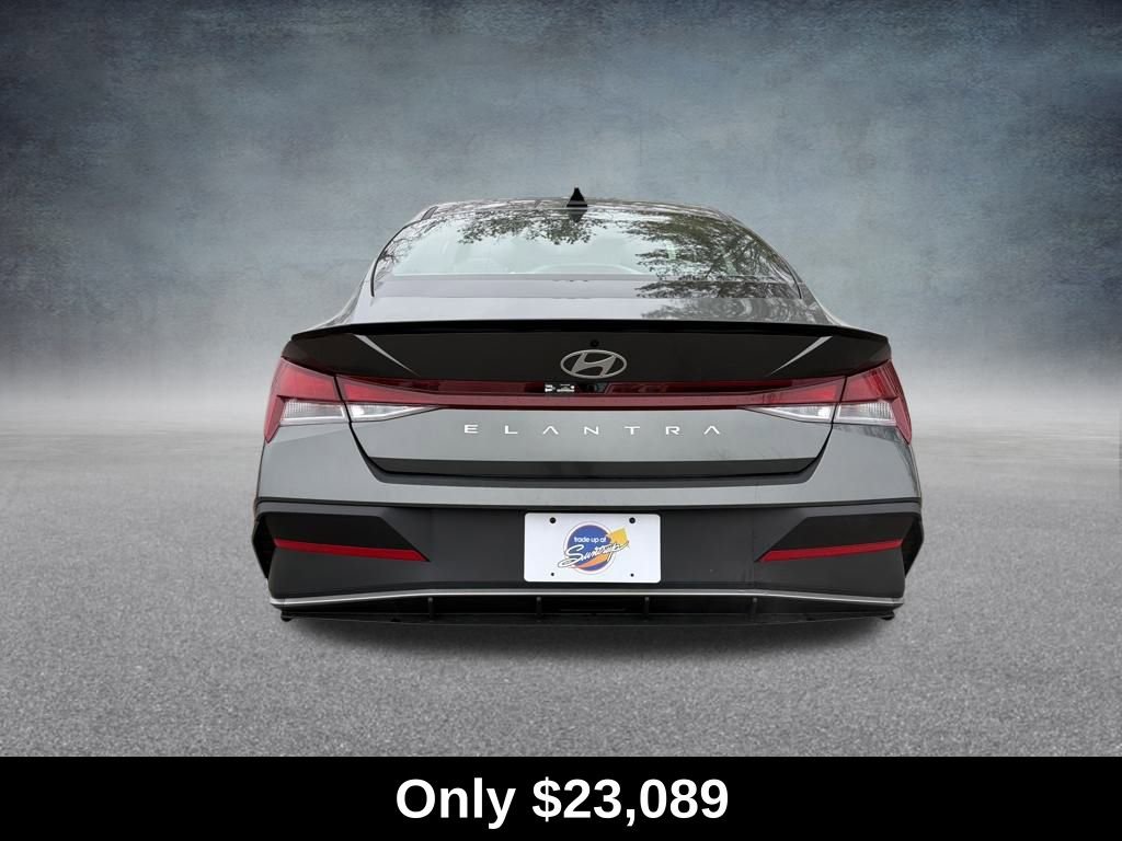 Used 2026 Hyundai Elantra Sport image 4