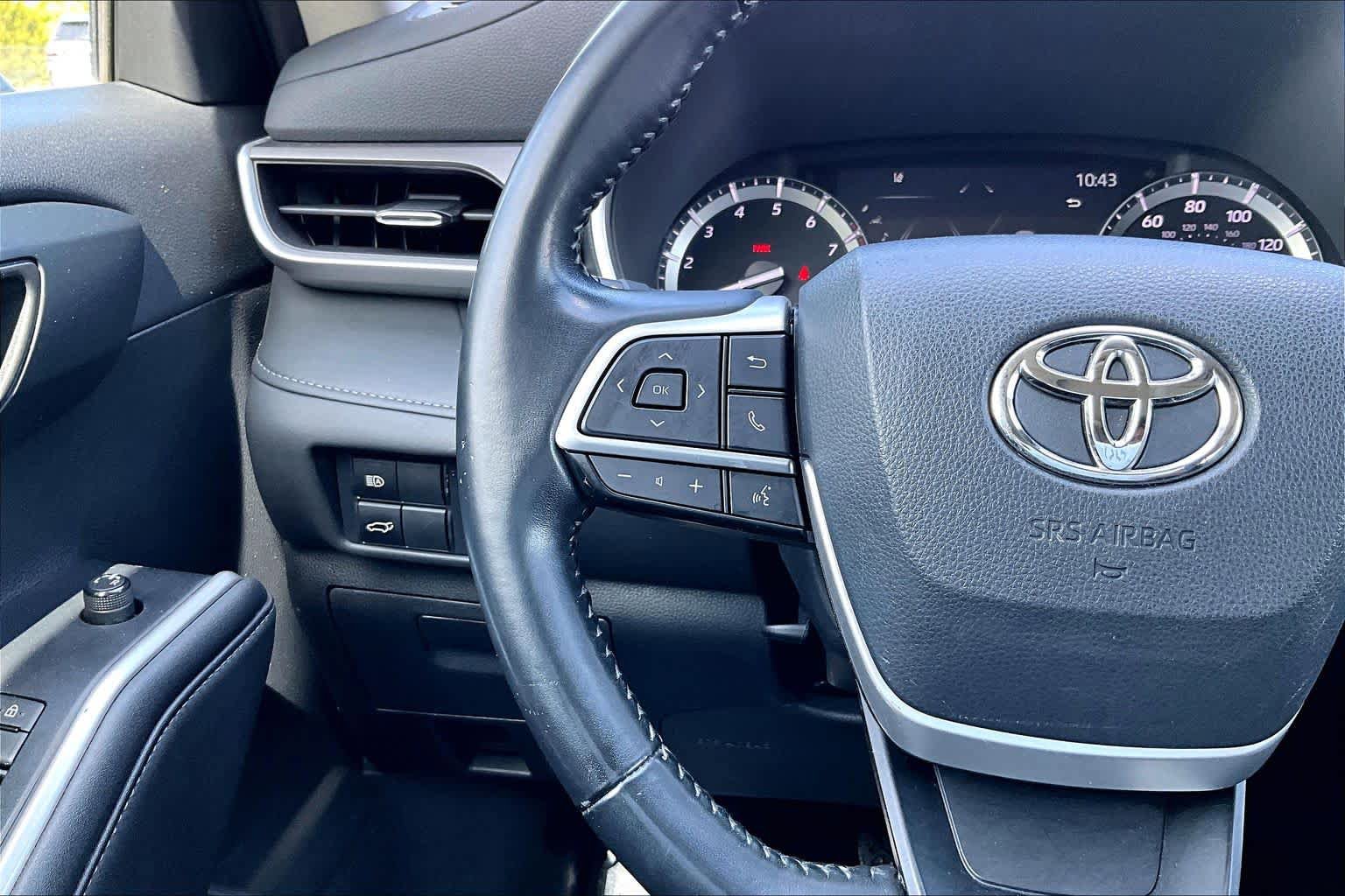 Used 2022 Toyota Highlander XLE image 24