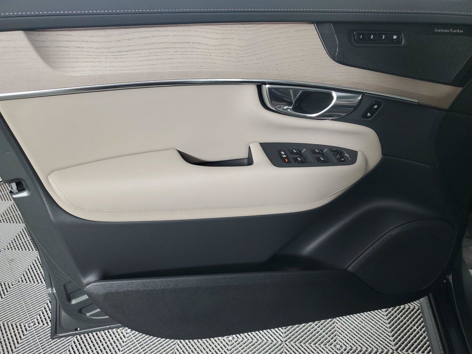 New 2027 Volvo XC90 B6 Ultra AWD/4WD image 19