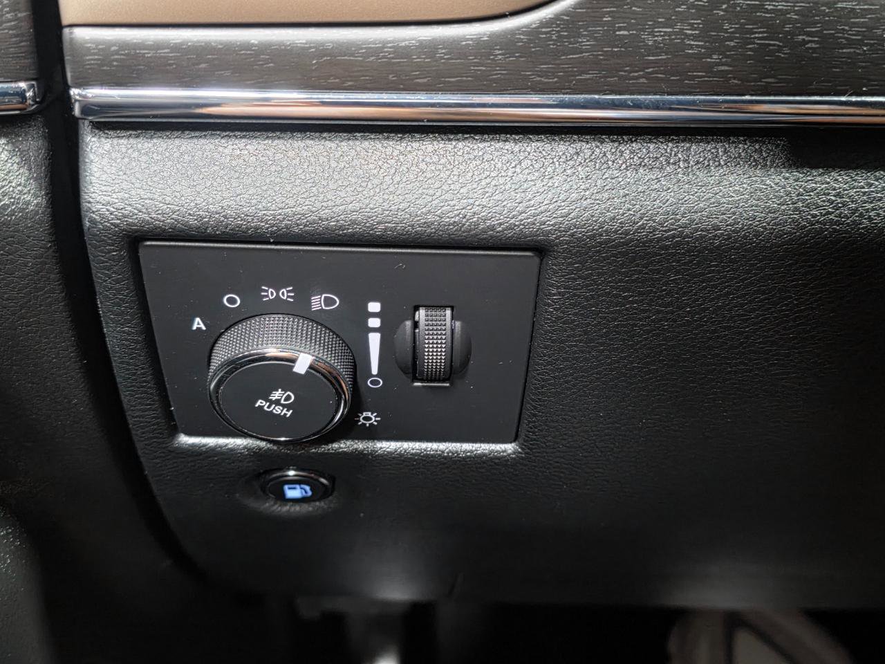 Used 2015 Jeep Grand Cherokee Limited AWD/4WD image 39