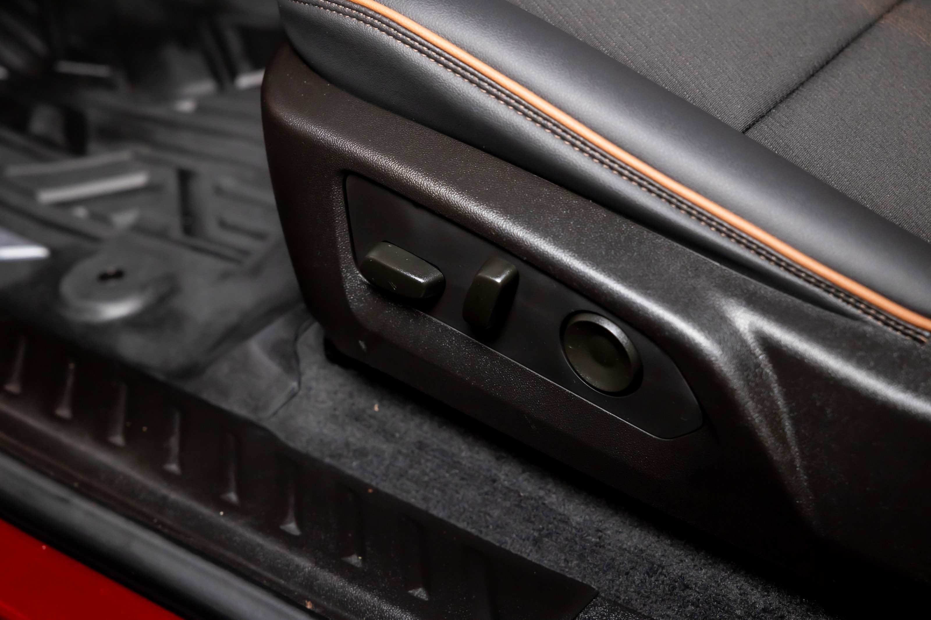 Used 2026 GMC Canyon AT4 w/ Nightfall Essentials Package image 15