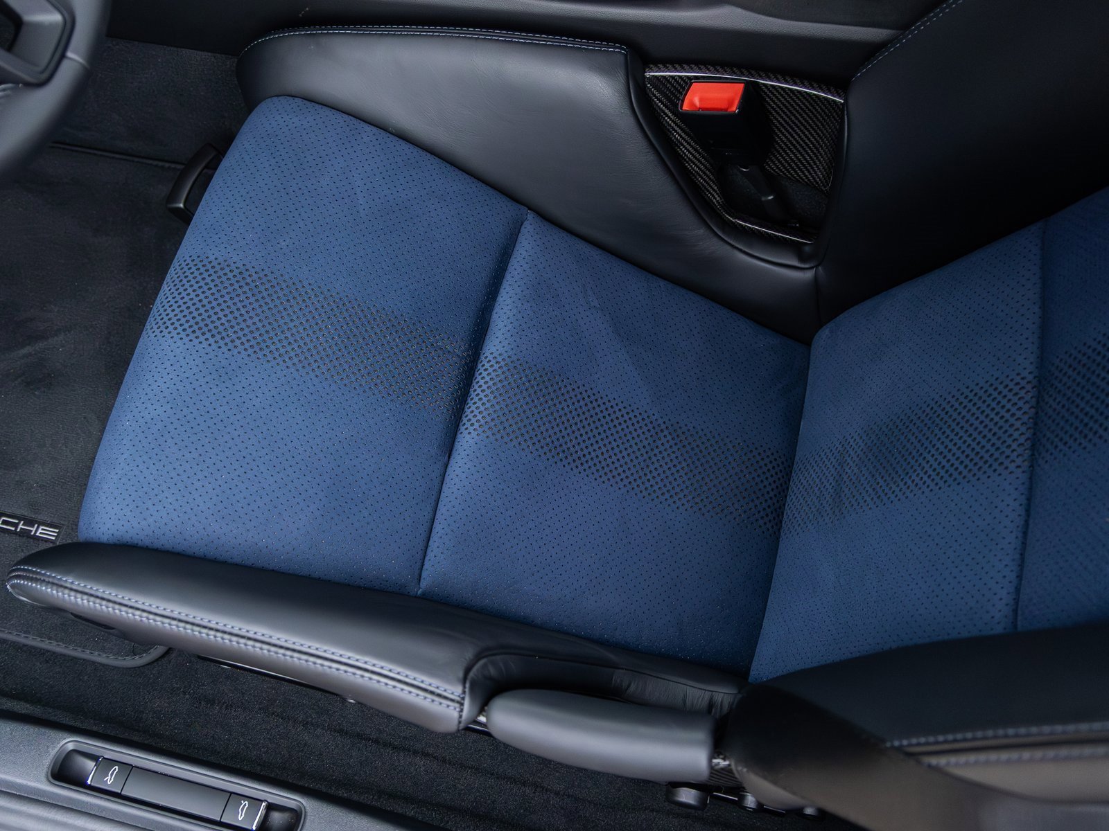 Used 2025 Porsche 718 Cayman GT4 RS image 34