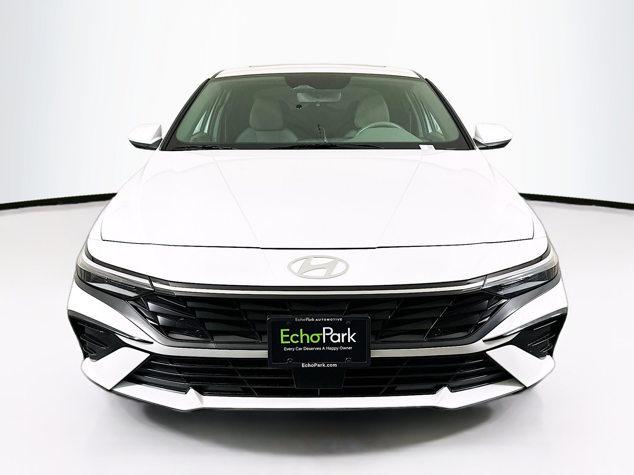Used 2025 Hyundai Elantra SEL image 2