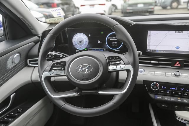 Used 2023 Hyundai Elantra Limited FWD image 17
