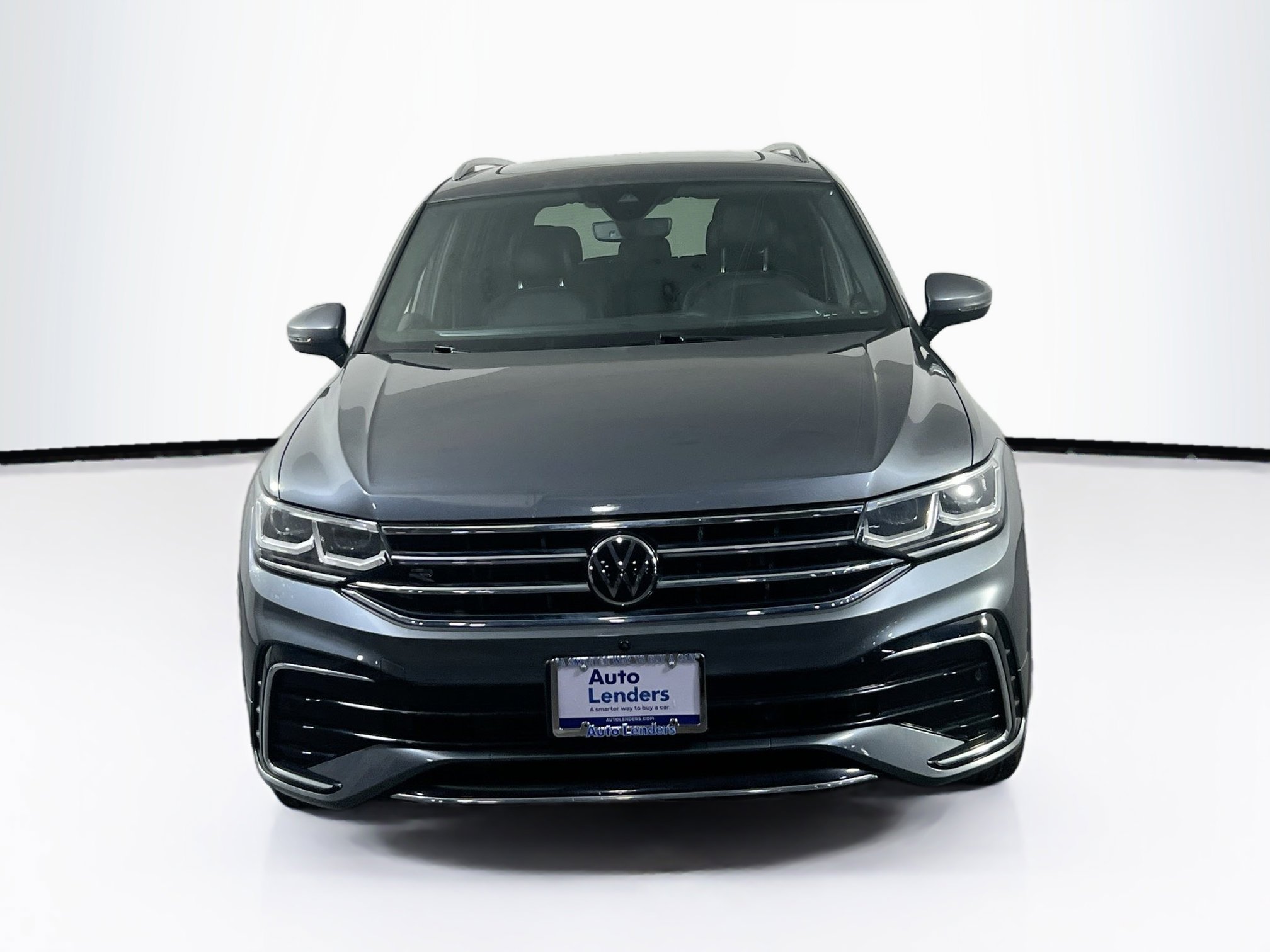 Used 2022 Volkswagen Tiguan SEL R-Line AWD/4WD image 2