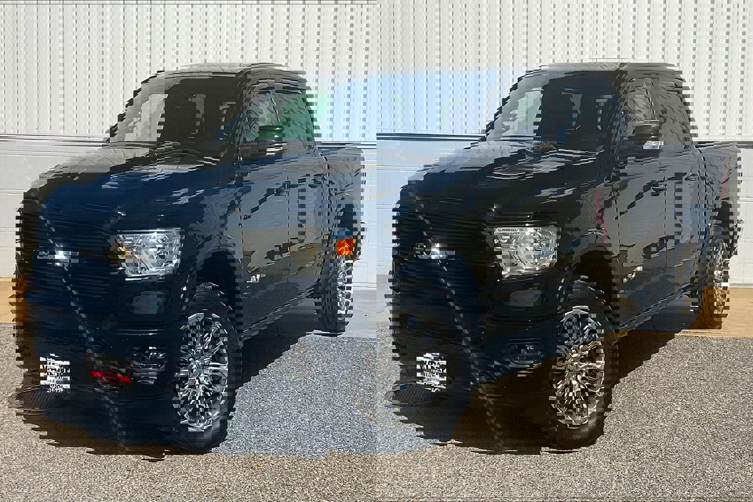 Used 2022 RAM 1500 Laramie AWD/4WD image 2