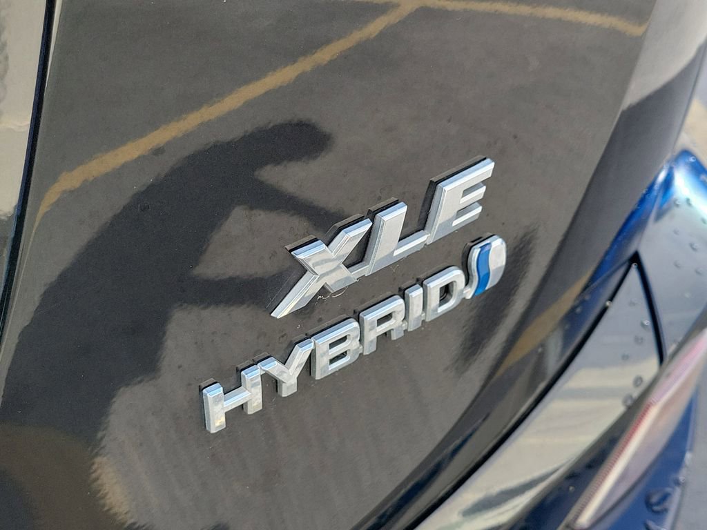 Used 2017 Toyota RAV4 XLE w/ Carpet Mat Package image 8