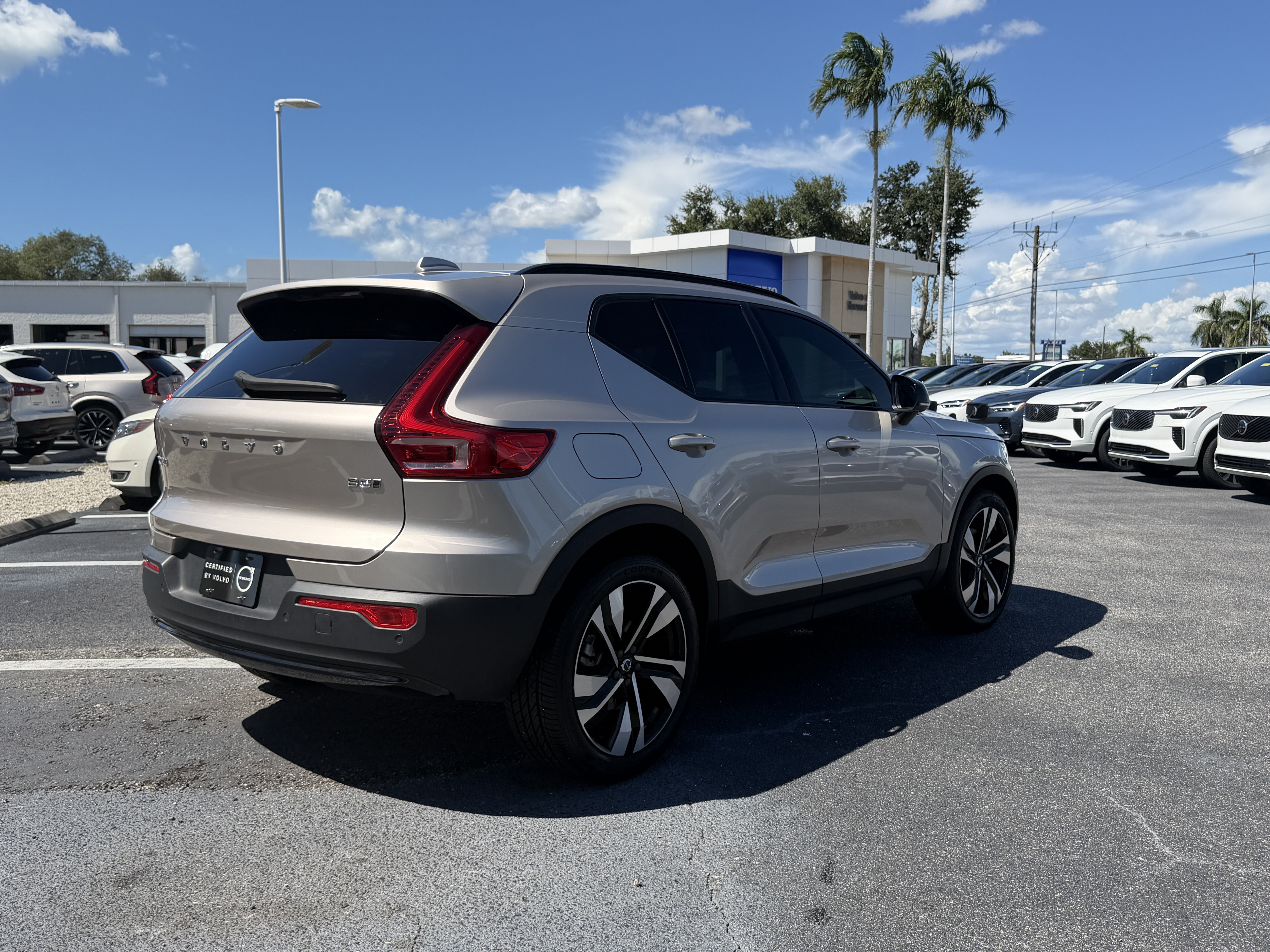 Certified 2024 Volvo XC40 B5 Plus w/ Protection Package Premier AWD/4WD image 7