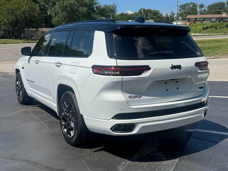 Used 2023 Jeep Grand Cherokee L Summit AWD/4WD image 5