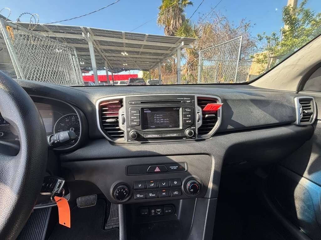 Used 2017 Kia Sportage LX image 4